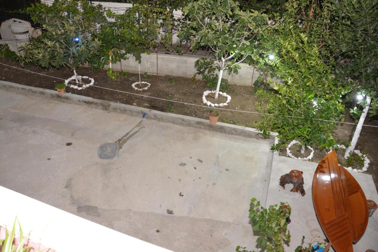 Mico'S Apartments Vlorë Esterno foto
