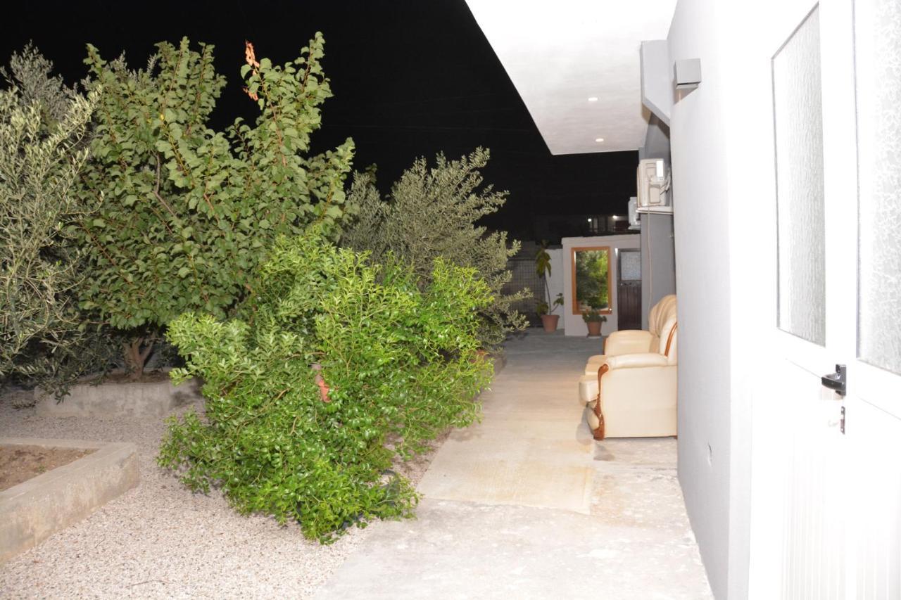 Mico'S Apartments Vlorë Esterno foto