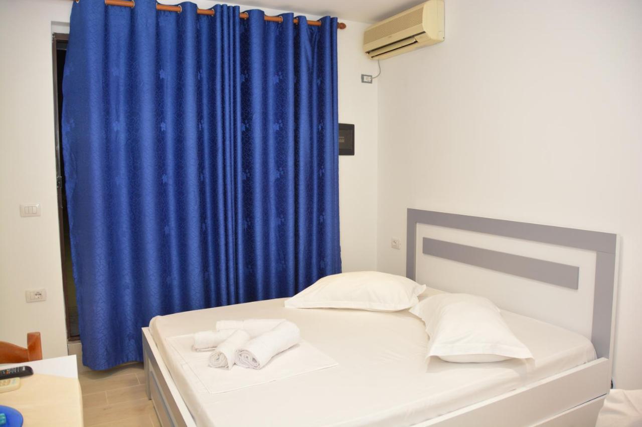 Mico'S Apartments Vlorë Esterno foto