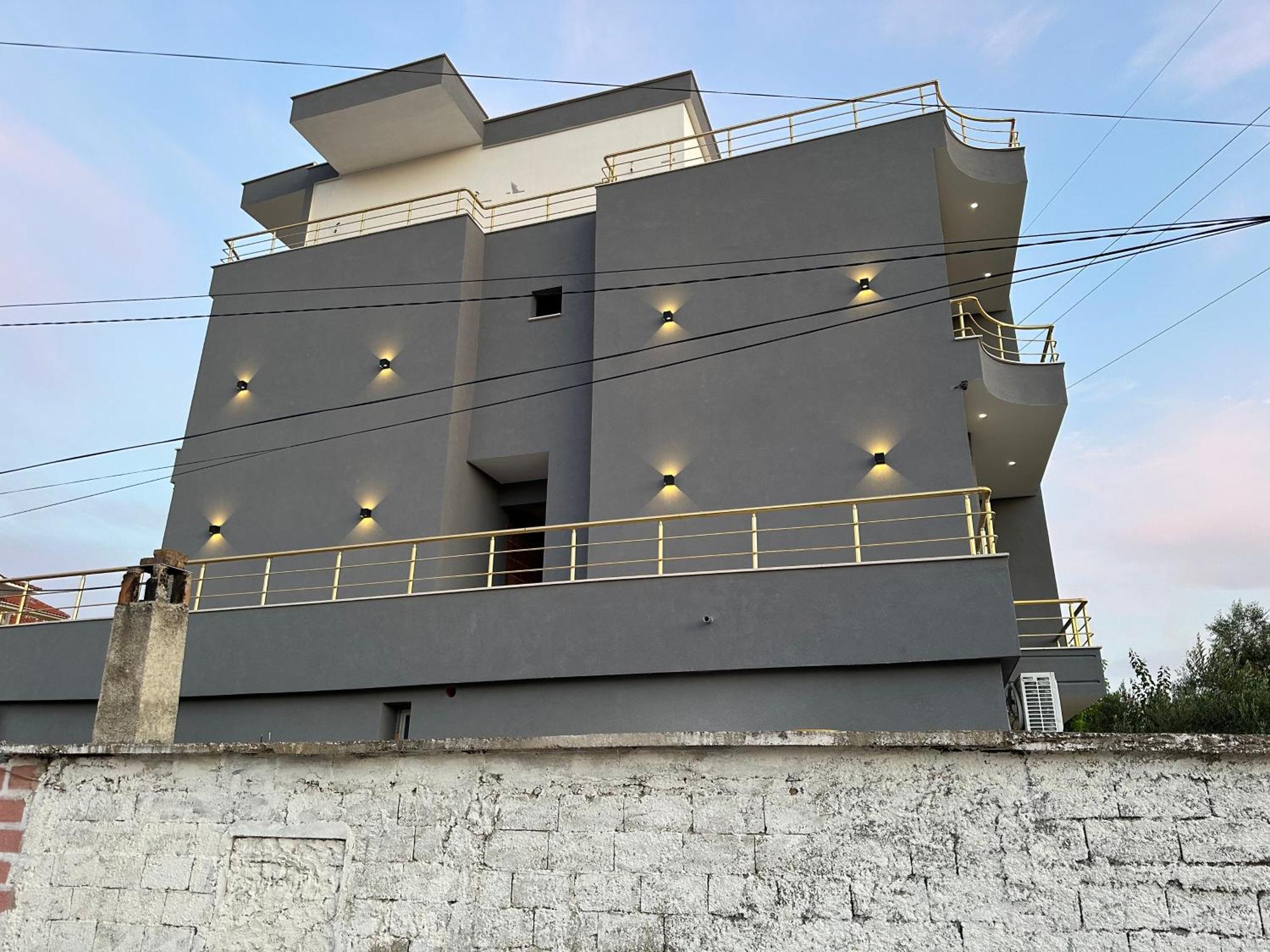 Mico'S Apartments Vlorë Esterno foto