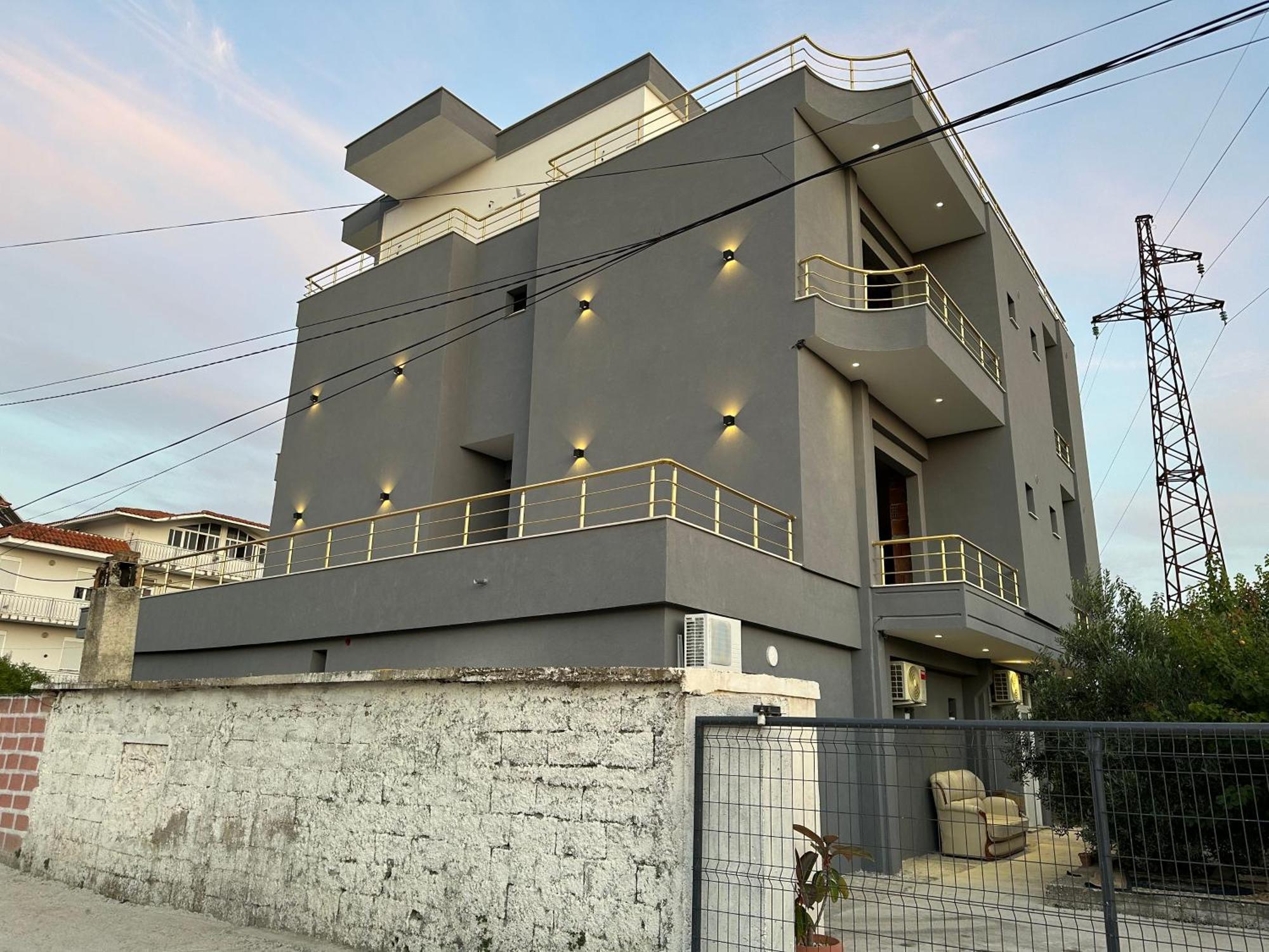 Mico'S Apartments Vlorë Esterno foto