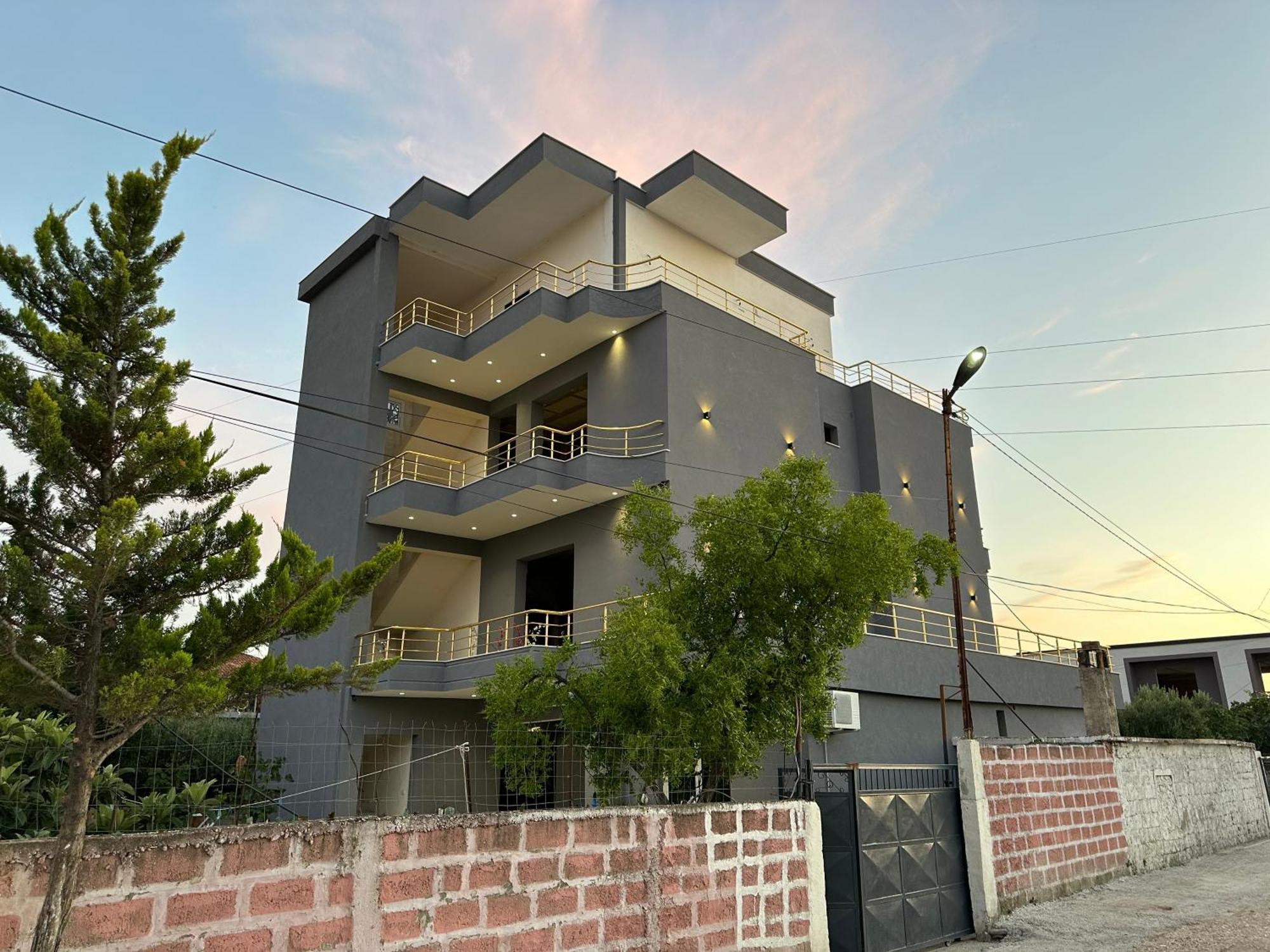 Mico'S Apartments Vlorë Esterno foto